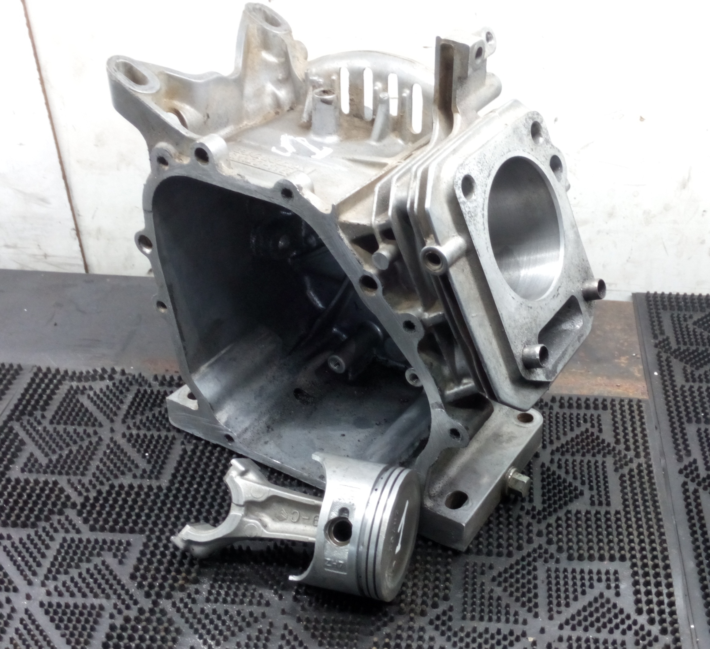 ремонт двигателя Honda GX390 (гильзовка)